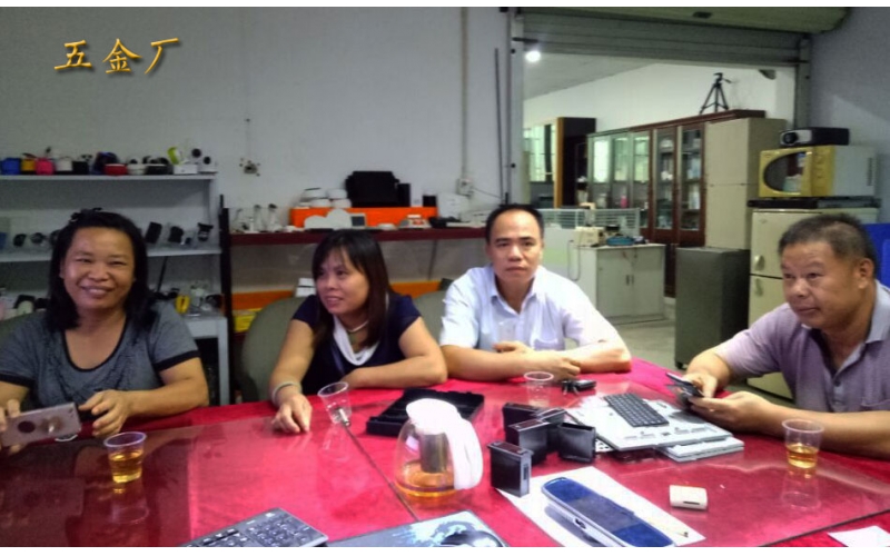東莞五金廠孔先生來(lái)深圳模具廠