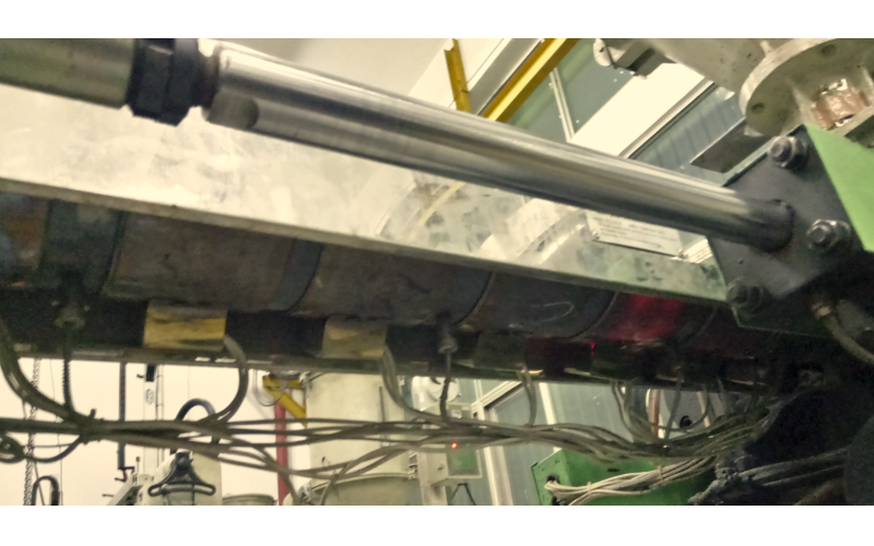 9#注塑機-勝岳-炮筒燒紅了